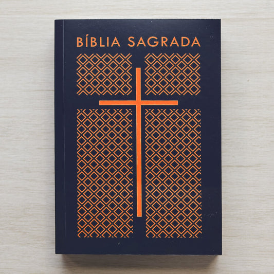 Bíblia Sagrada Cruz Azul Tracejado | NAA | Letra Normal | Capa Ilustrada