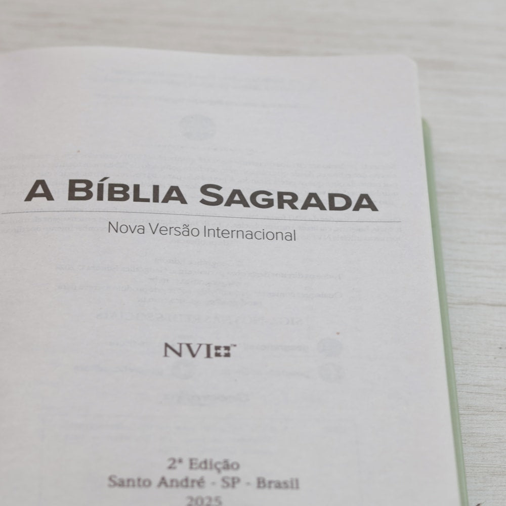 Bíblia Sagrada Cruz | NVI | Letra Normal | Capa Dura Verde