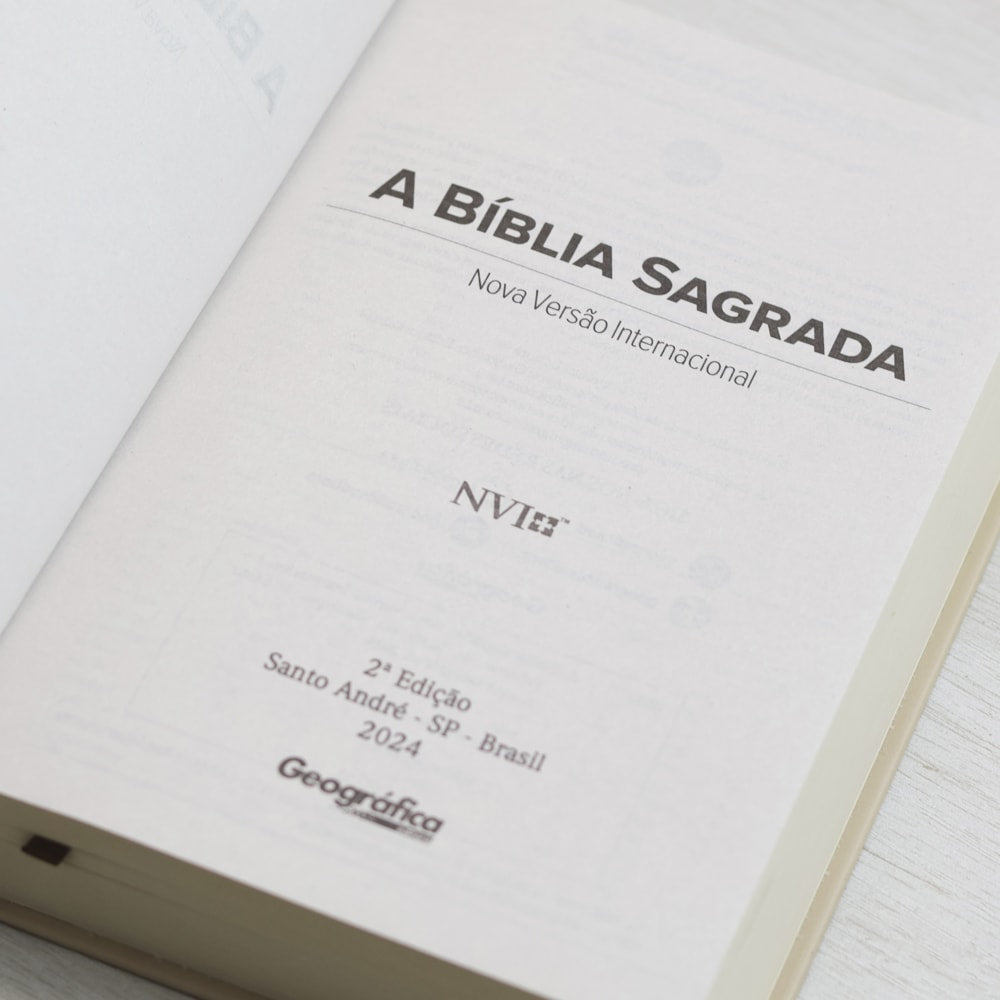 Bíblia Sagrada Cordeiro e Leão | NVI | Letra Normal | Capa Dura