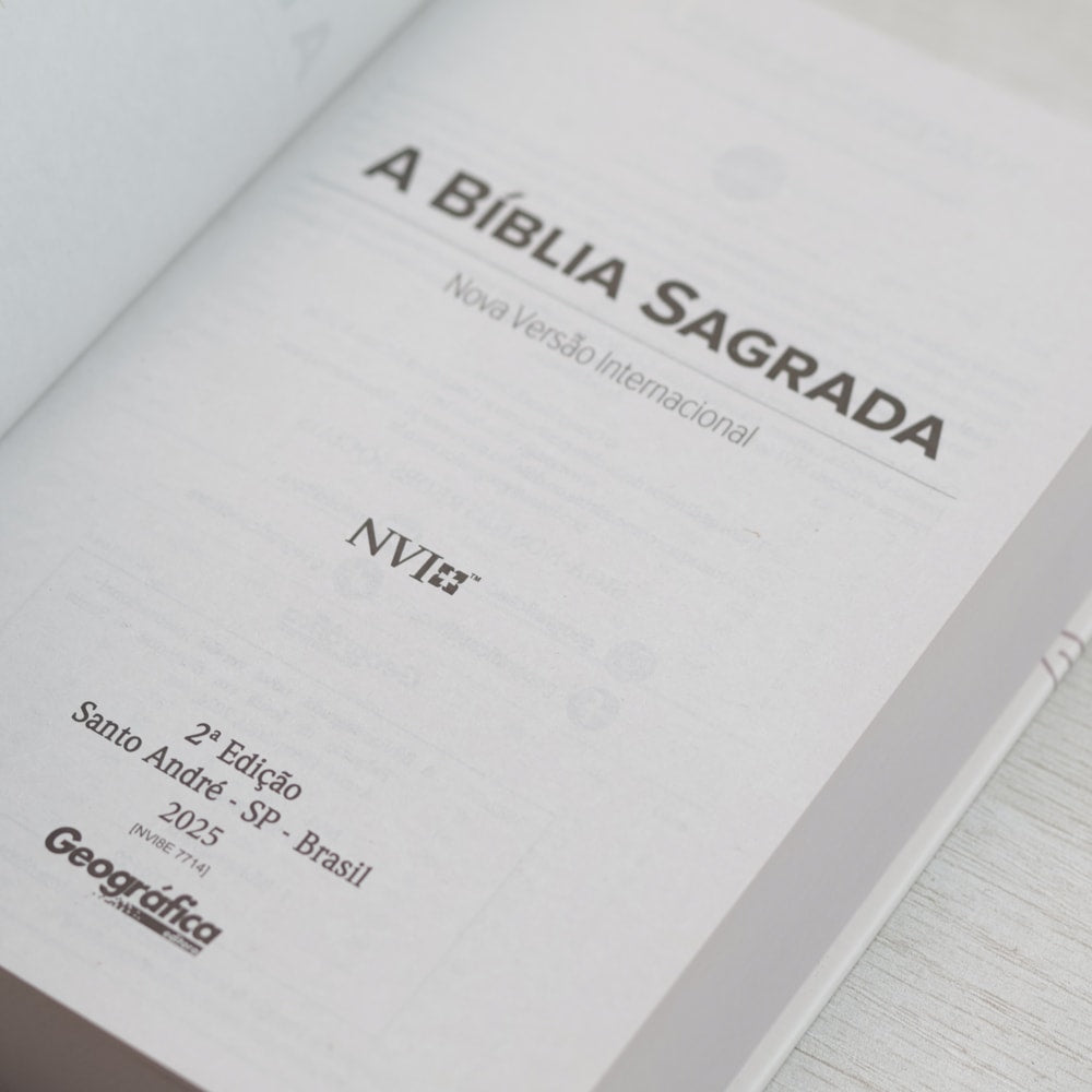 Bíblia Sagrada Flor | NVI | Letra Normal | Capa Dura