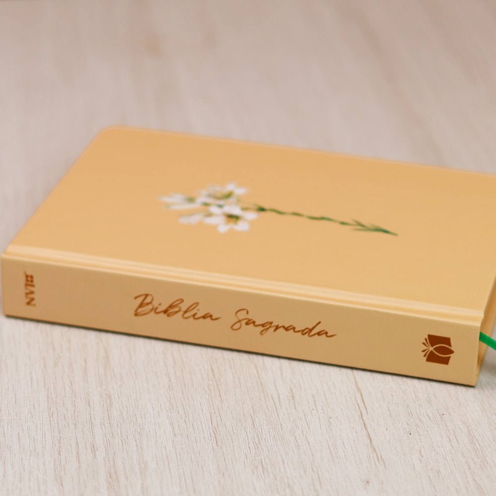 Bíblia Sagrada Lírios | NVI | Capa Dura Amarela