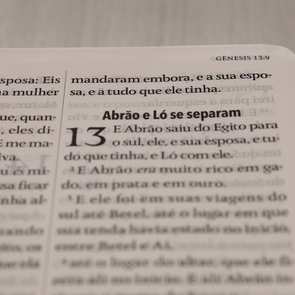 Bíblia King James 1611 | Letra Hipergigante | Capa Luxo Preta