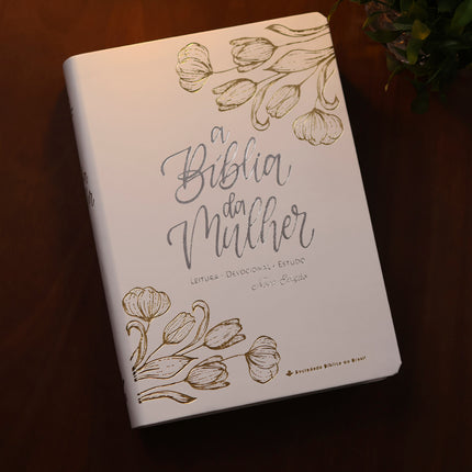 A Bíblia da Mulher | NAA | Capa Luxo Branca | Nova Edição