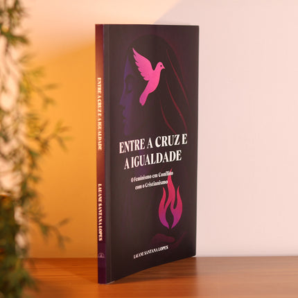 Entre a Cruz e a Igualdade | Lauane Santana Lopes