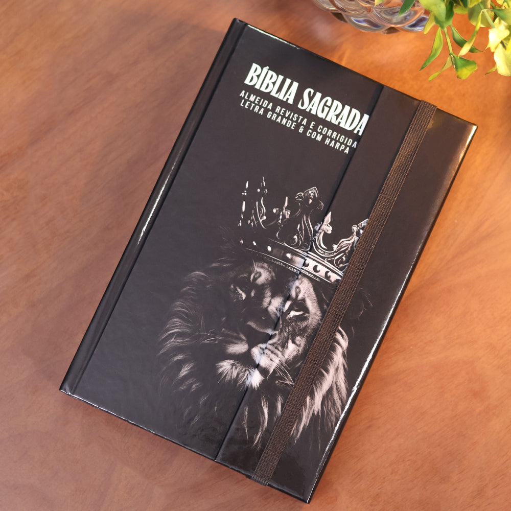 Bíblia Sagrada The Black Lion | ARC | Harpa Pentecostal | Letra Gigante | Capa Dura Panorâmica