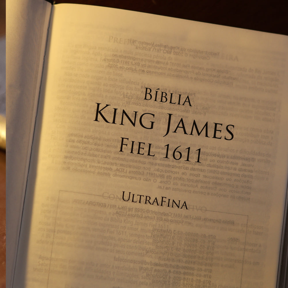 Bíblia King James Fiel 1611 | Slim Ultrafina | Luxo Premium Cinza