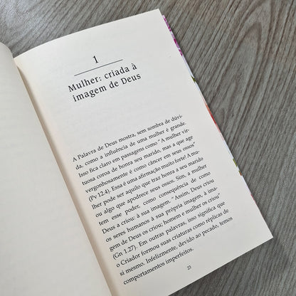 A Mulher Sábia Edifica o Lar | Devi Titus
