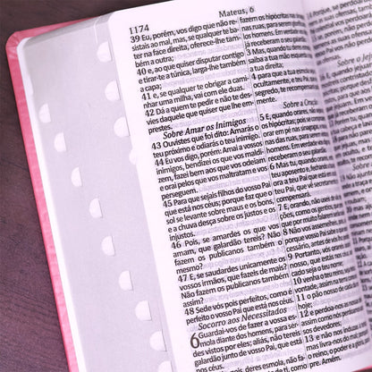 Bíblia Sagrada com Harpa Avivada e Corinhos | ARC | Letra Hipergigante | C/ Índice Capa PU Rosa