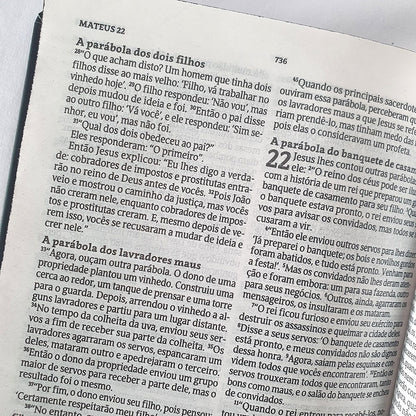 Bíblia Sagrada Jesus Preta | NVT| Letra Normal | Capa Dura Soft-Touch
