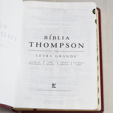 Bíblia Thompson de Estudo | AEC | Letra Grande C/ Índice | Capa Luxo Vinho