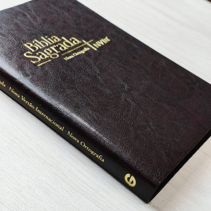 Bíblia Sagrada Slim | NVI | Letra Maior | Capa Luxo Marrom