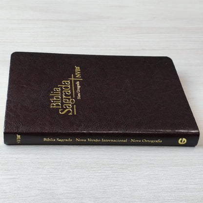 Bíblia Sagrada Slim | NVI | Letra Maior | Capa Luxo Marrom