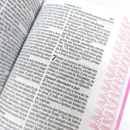 Bíblia King James Atualizada | KJA | Letra Hipergigante | Capa Coverbook Rosa