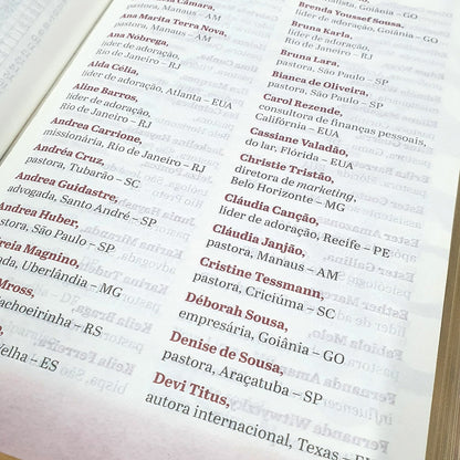 Bíblia de Toda Mulher | NAA | Capa Luxo Vinho