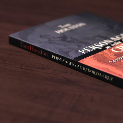 Personagens ao Redor da Cruz | Tom Houston