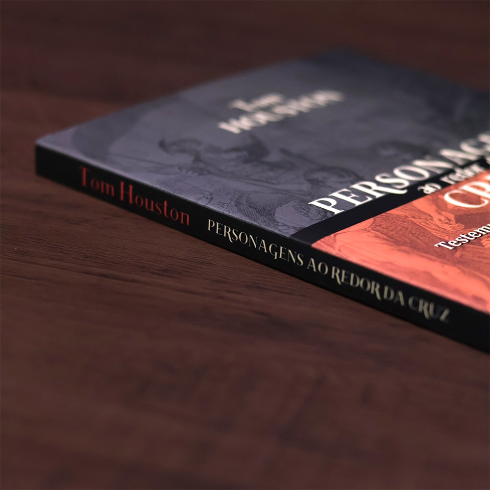 Personagens ao Redor da Cruz | Tom Houston
