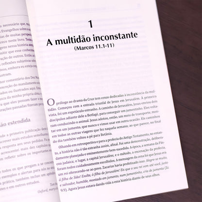 Personagens ao Redor da Cruz | Tom Houston