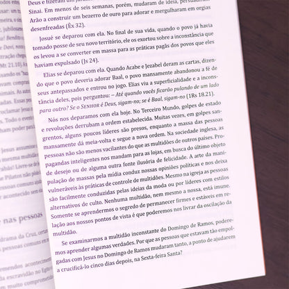 Personagens ao Redor da Cruz | Tom Houston