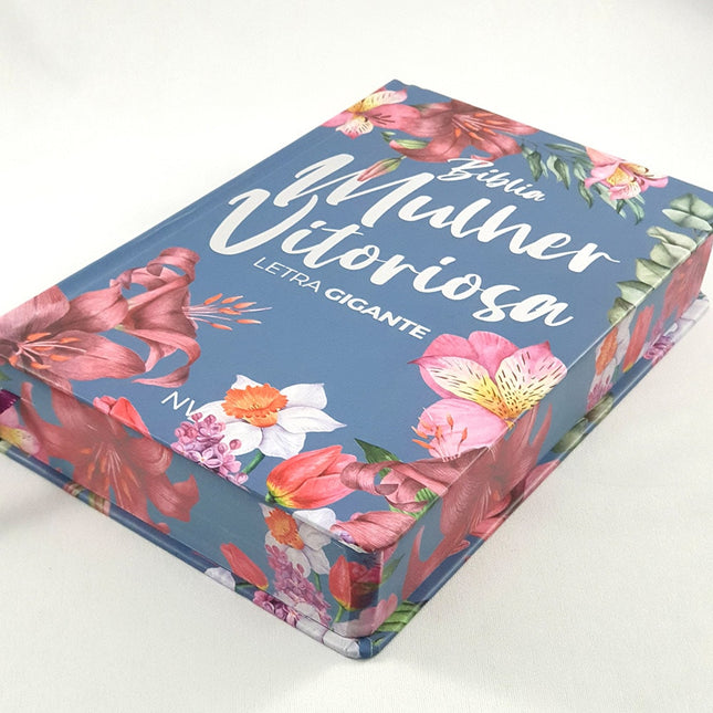 Bíblia da Mulher Vitoriosa | Letra Gigante | NVI | Capa Dura Floral Azul