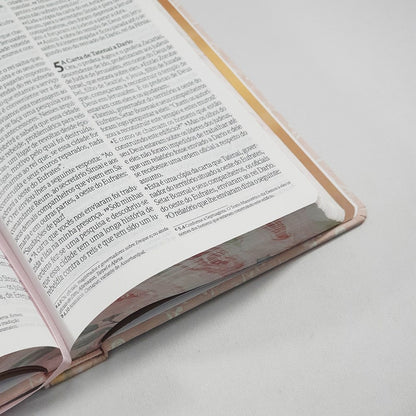Bíblia Sagrada Flores Rosa | NVI |  Letra Gigante | Capa Dura
