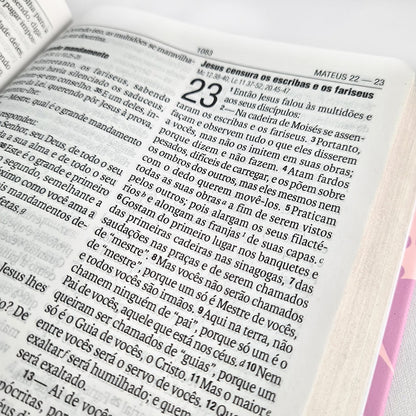 Bíblia Sagrada | Letra Grande | NAA | Capa Luxo Primavera Violeta