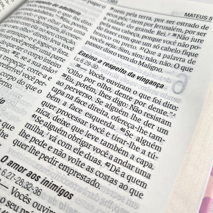Bíblia Sagrada | Letra Gigante | NAA | Capa Luxo Primavera Violeta