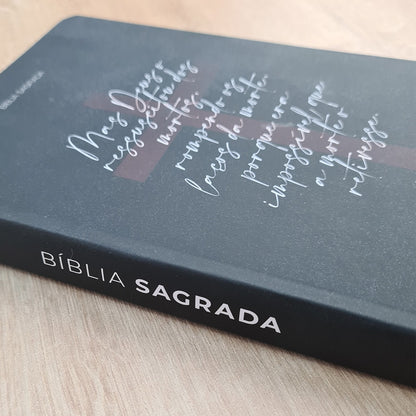 Bíblia Sagrada Cruz A Morte Não Pode Vencer | NVI | Letra Normal | Flexível Soft Touch