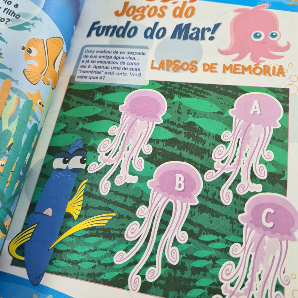 Pixar Almanaque de Atividades para Colorir