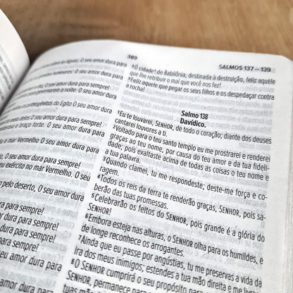 Bíblia Sagrada | NVI | Letra Normal | Capa Luxo Branca