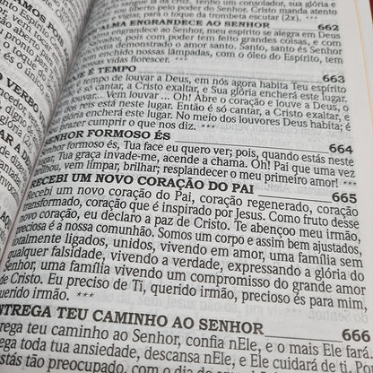 Bíblia Sagrada com Harpa Avivada e Corinhos | ARC | Letra Hipergigante | Capa Semiflexível Azul