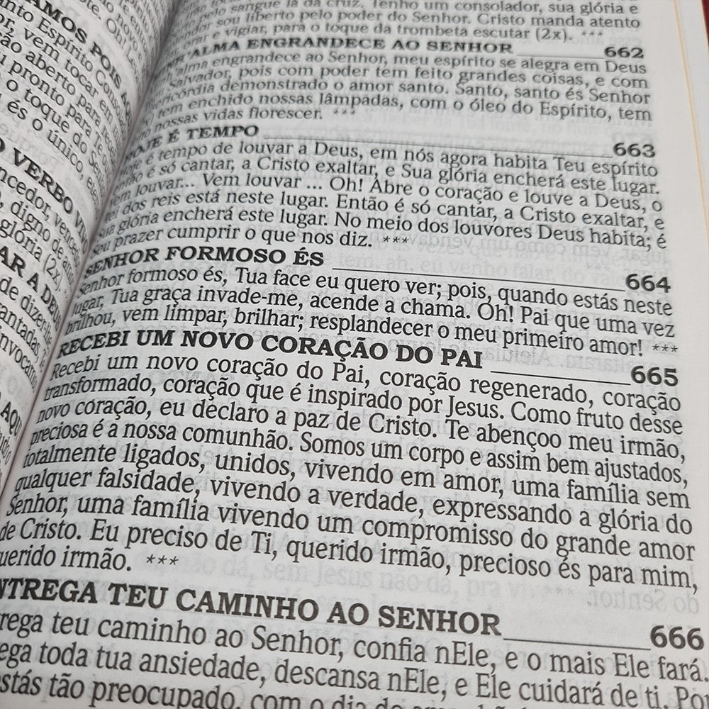 Bíblia Sagrada com Harpa Avivada e Corinhos | ARC | Letra Hipergigante | Capa Semiflexível Marrom