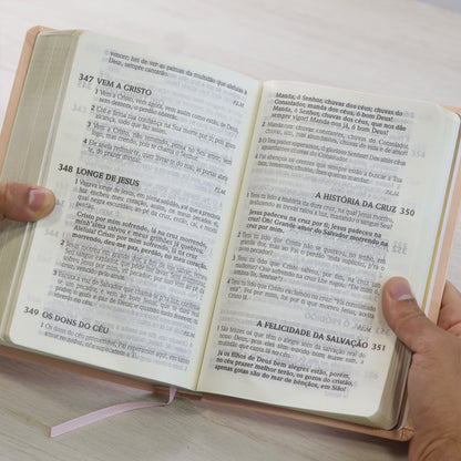 Bíblia do Culto com Harpa Cristã e Corinhos | ARC | Letras Gigante | Capa Luxo Rosa Clássica