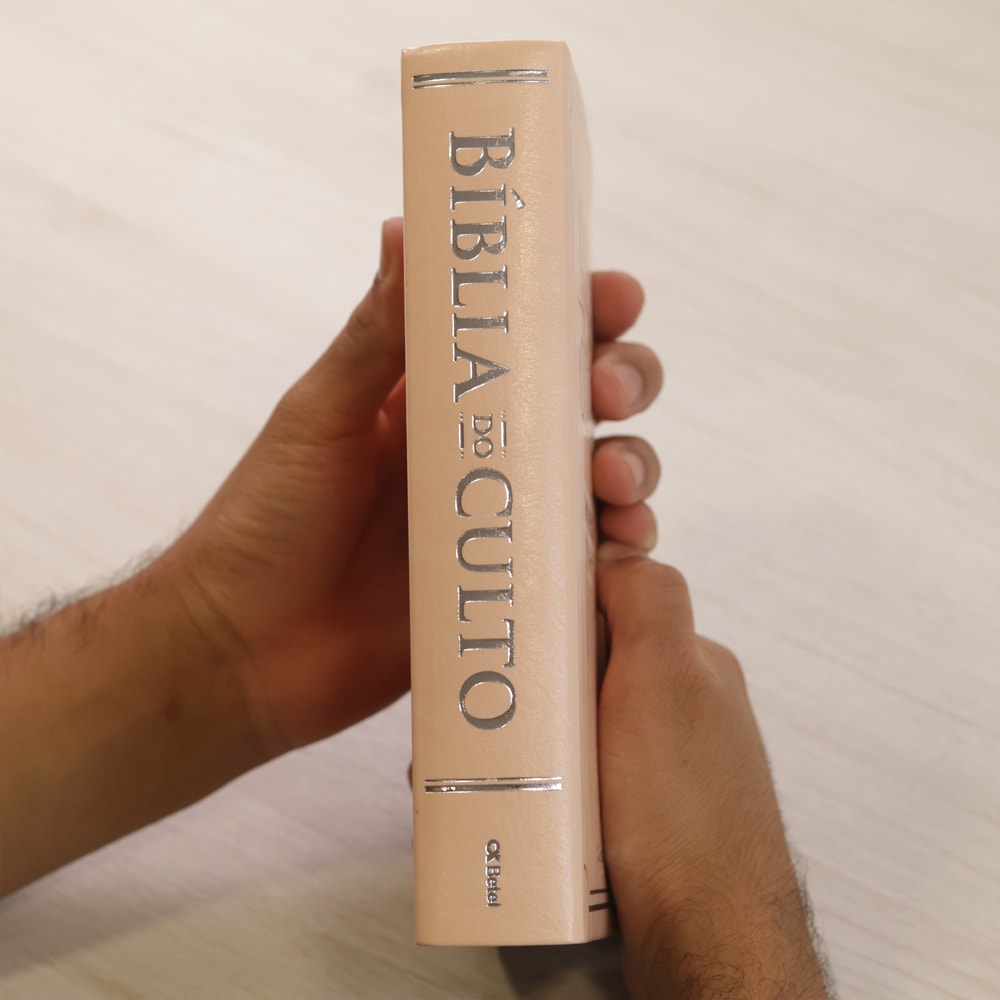 Bíblia do Culto com Harpa Cristã e Corinhos | ARC | Letras Gigante | Capa Luxo Rosa Clássica