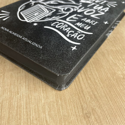 Bíblia Sagrada Lettering Abri meu Coração | NAA | Letra Normal | Capa Dura