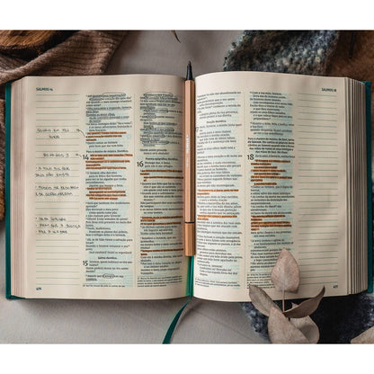 Bíblia Sagrada com Espaço para Anotações | NVI | Leitura Perfeita | Capa Dura Tecido Floral