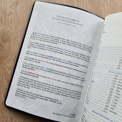 Bíblia de Estudo King James Atualizada | 1611 | Letra Normal | Capa Luxo Vinho