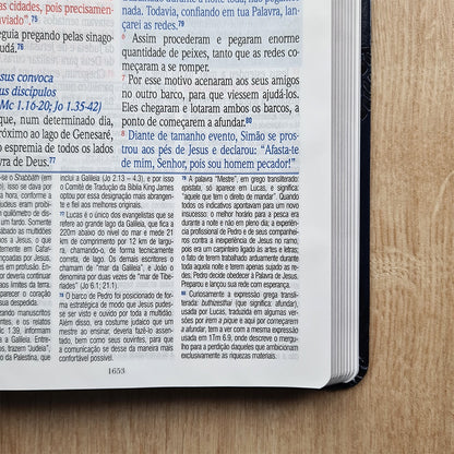 Bíblia de Estudo King James Atualizada | 1611 | Letra Normal | Capa Luxo Vinho