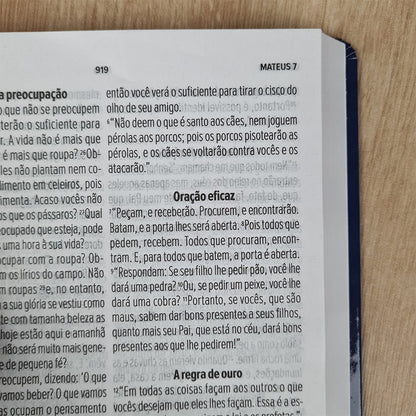 Bíblia Sagrada Salvos pela Graça Azul | NVT | Letra Grande | Capa Dura