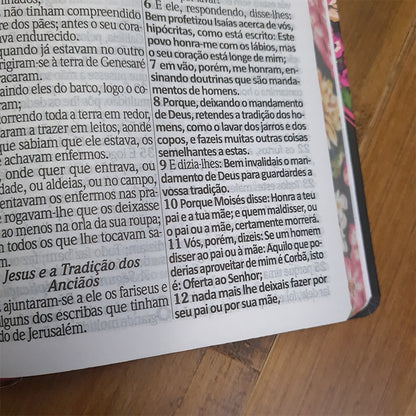 Bíblia Sagrada com Harpa Avivada e Corinhos | Letra Hipergigante | ARC | Semi-flexível Flores Havaí