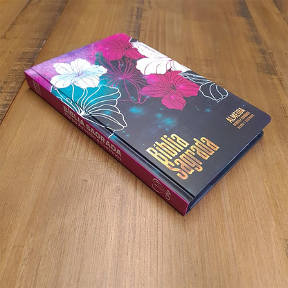 Bíblia Sagrada Slim | Harpa e Corinhos | ARC | Letra Normal | Capa Dura Floral Magenta