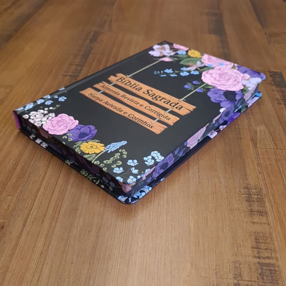 Bíblia Sagrada Slim | Harpa e Corinhos | ARC | Letra Normal | Capa Dura Jardim Preta