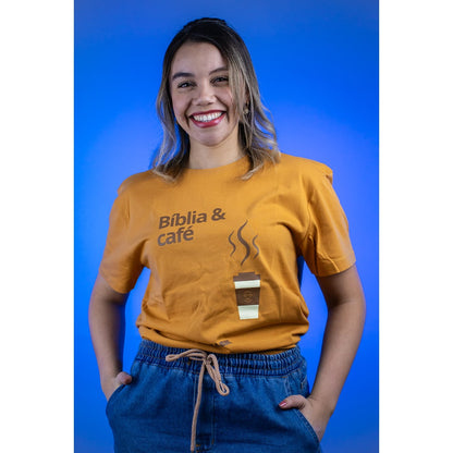 Camiseta Bíblia e Café Preach Caramelo - G