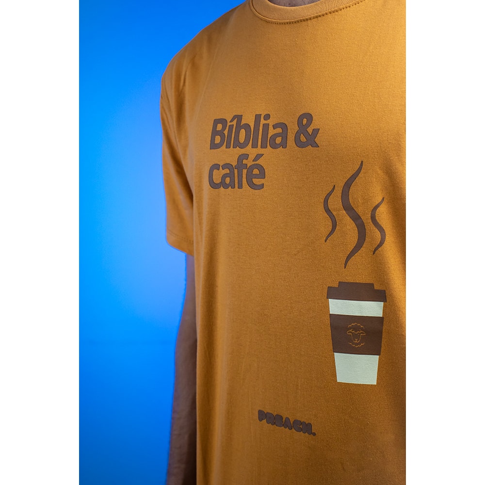 Camiseta Bíblia e Café Preach Caramelo - G
