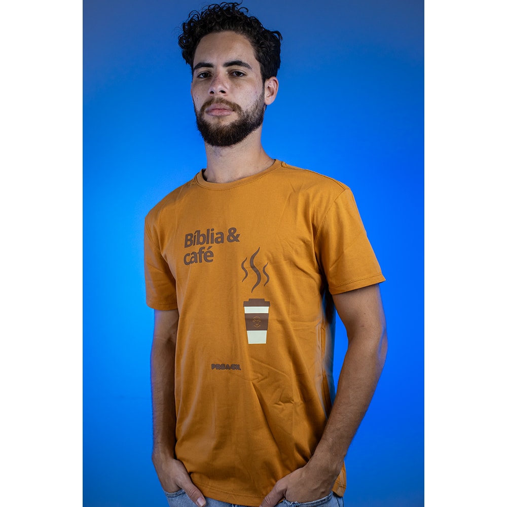 Camiseta Bíblia e Café Preach Caramelo - GG