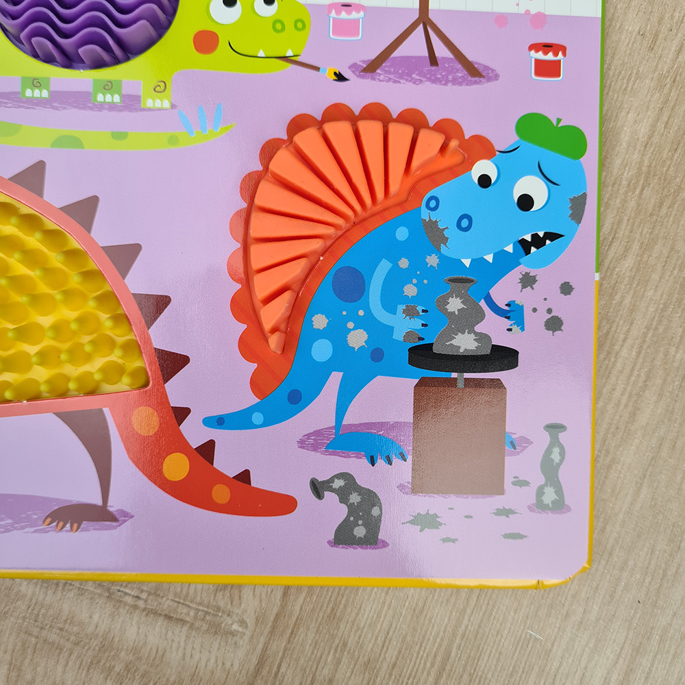 Livro Toque e Sinta | Lá vêm os Dinossauros | Ciranda Cultural