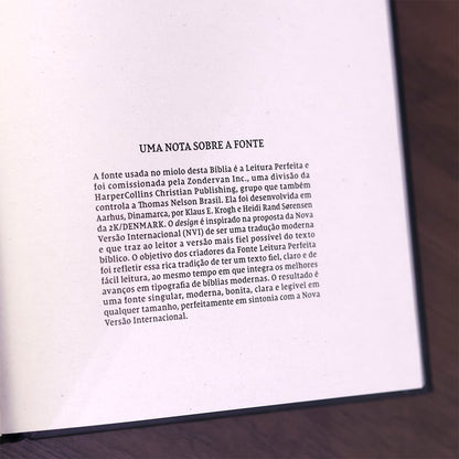 Bíblia Sagrada | NVI | Letra Normal | Ilustrada Capa Dura Preta
