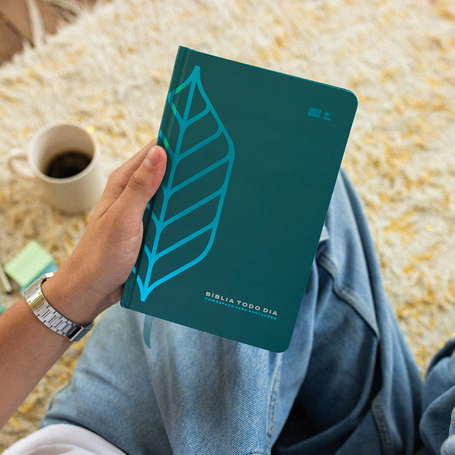 Bíblia Todo Dia com Espaço para Anotações | AM | Letra Normal | Capa Dura Verde