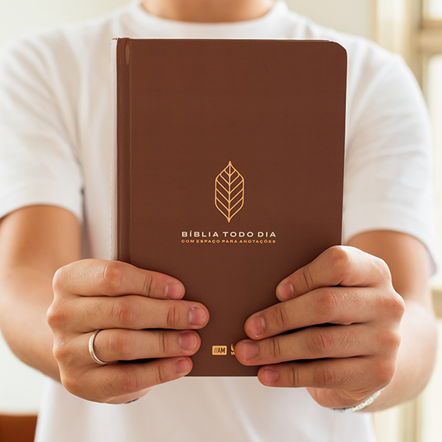 Bíblia Todo Dia com Espaço para Anotações | AM | Letra Normal | Capa Dura Marrom