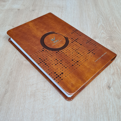 Bìblia Sagrada Slim | NVI | Letra Normal | Capa Luxo Marrom Cruz