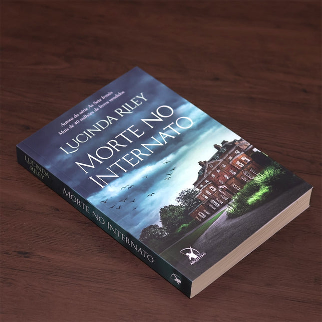 Morte no Internato | 
Lucinda Riley
